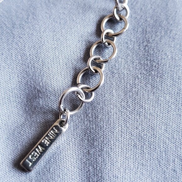 Nine West Dangle Necklace NWOT - Picture 3 of 3